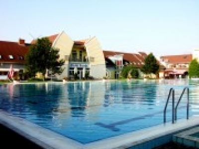 Forrás Hotel